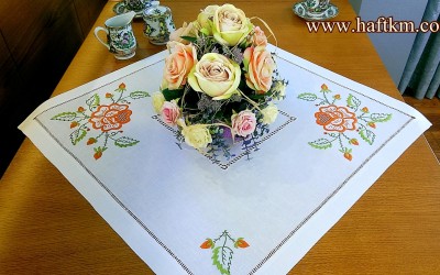 Ekskluzywna serweta, ręcznie haftowana.  "Herbaciane róże"