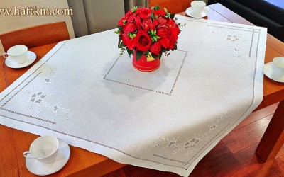 Lniana serweta, ręcznie haftowana  " Róża makowska "
