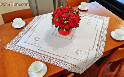 Ręcznie haftowany obrus " Róża makowska "