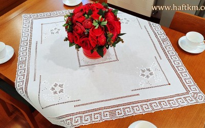 Ręcznie haftowany obrus " Róża makowska "