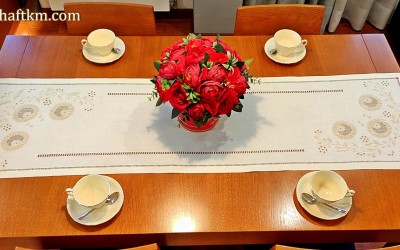 Elegancki recznie haftowany bieżnik  "Jaskra makowska"