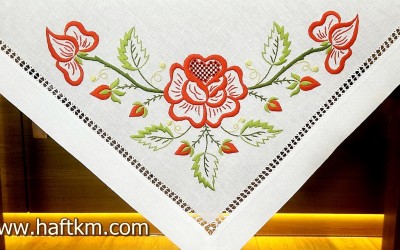 Ekskluzywna serweta, ręcznie haftowana  "Czerwone róże"