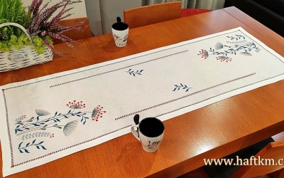 Hand-embroidered tablecloth "Modern"