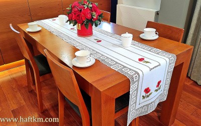 Exclusive table runner with hand crochet lace "Poppies shaded"