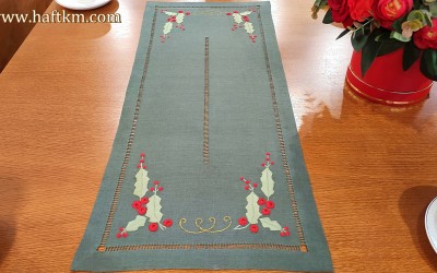 Hand-embroidered Christmas table runner "Holly"
