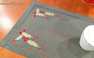 Hand-embroidered Christmas table runner "Holly"