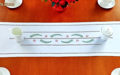 Hand-embroidered Christmas table runner "Stars"