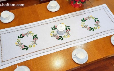 Table runner with a Christmas motif "wreath"