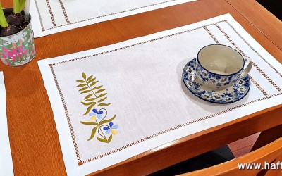 Dinner placemat "Leaf with flowers"